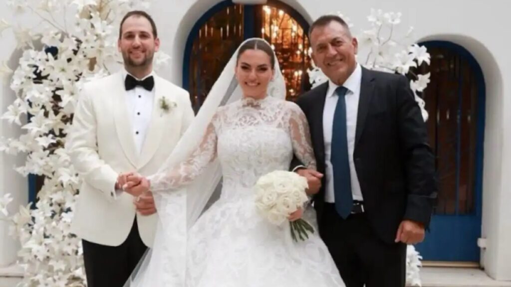 Παντρεύτηκε η κόρη του πολιτικού, Νίκη Βρούτση στο Καβούρι