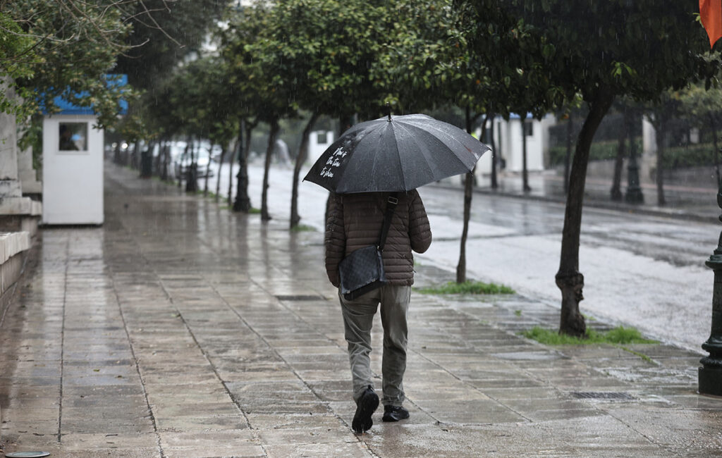 Η Αττική σε επιφυλακή για την κακοκαιρία – Μόνο οι αναγκαίες μετακινήσεις, προσοχή το πρωί στα σχολεία