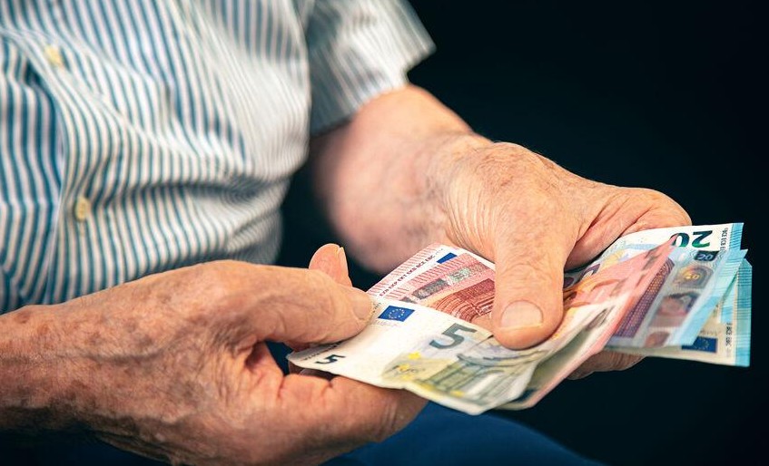 Προσωπική διαφορά και συντάξεις: Η κόντρα ΠΑΣΟΚ και κυβέρνησης συνεχίζεται – Τι ισχύει για τις αυξήσεις