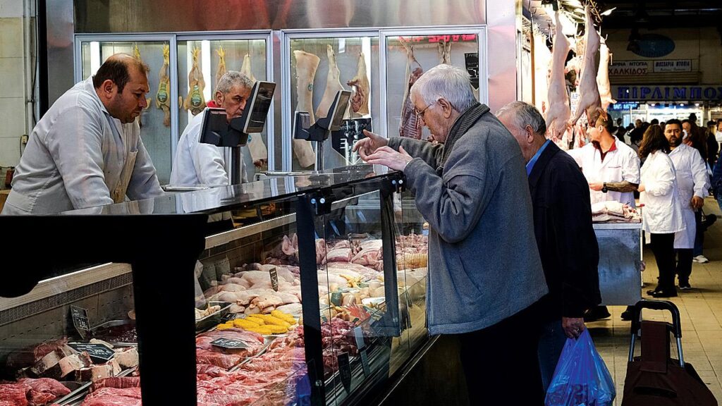 Περισσότερα ελληνικά νοικοκυριά δηλώνουν ανεπάρκεια τροφής