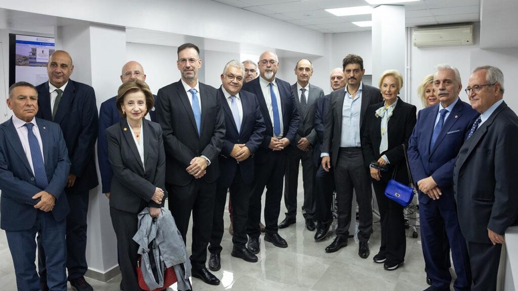 Εγκαίνια στο πλήρως ανακαινισμένο Γ’ Εργαστήριο Οδοντιατρικής του ΕΚΠΑ και απονομή υποτροφιών