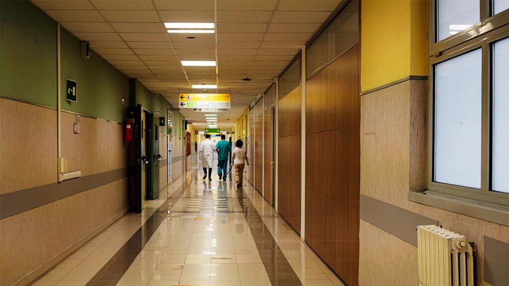 ΕΟΔΥ: Σε άνοδο οι ιώσεις – 182 νέες εισαγωγές CoViD και 1 θάνατος