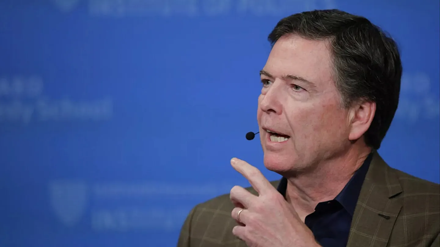 ΗΠΑ: Ο πρώην διευθυντής του FBI Κόμι αντιμέτωπος με τρίτη δίωξη – Kατηγορείται για διαρροή πληροφοριών που αφορούν την εθνική άμυνα