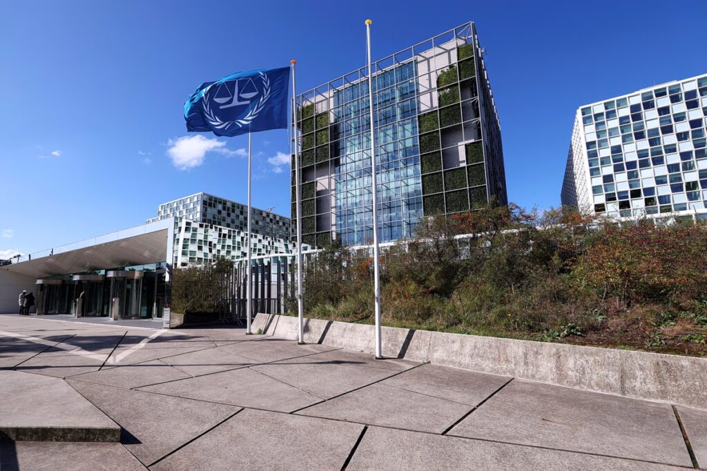 Η Διεθνής Αμνηστία καλεί τη διεθνή κοινότητα να «αντισταθεί» στην «υπαρξιακή επίθεση» του Τραμπ κατά του ΔΠΔ