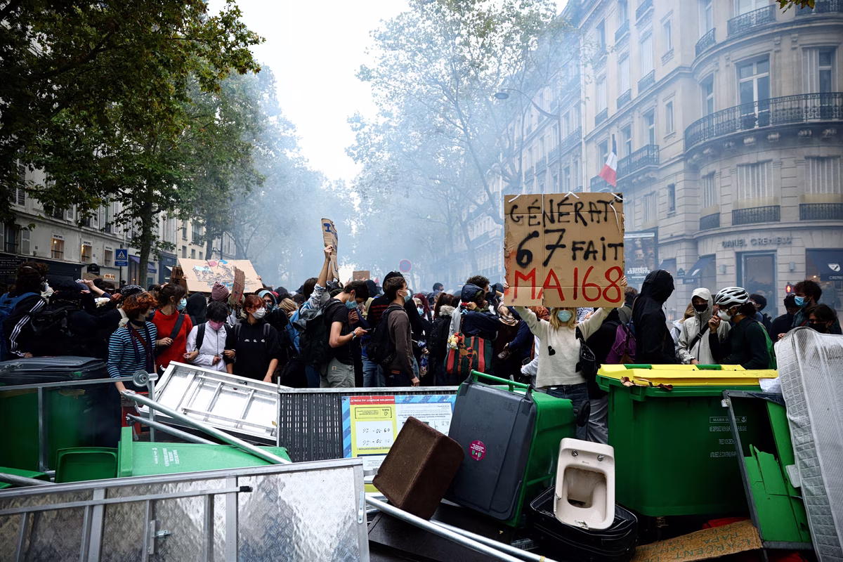Από τον Μάη του ΄68 και τα Κίτρινα Γιλέκα στον μαθητικό ξεσηκωμό – Δρόμοι οργής στη Γαλλία