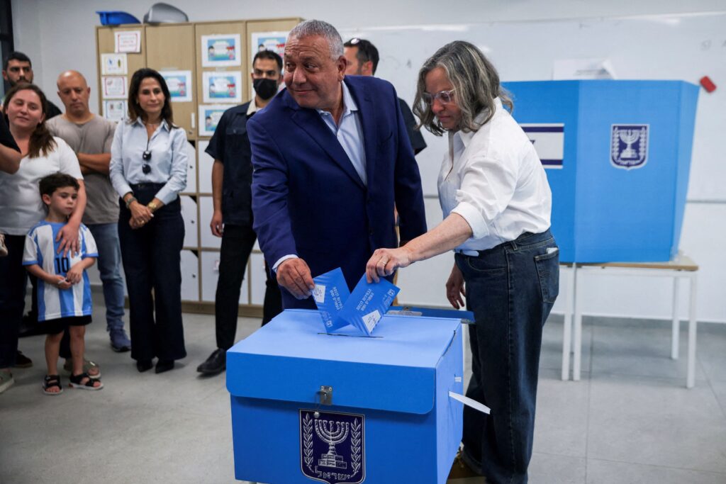 Άιζενκοτ: Κάλεσε τους ψηφοφόρους να εκδιώξουν από την εξουσία «τη χειρότερη κυβέρνηση» στην ιστορία του Ισραήλ