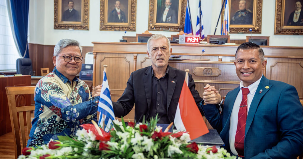 Πειραιάς και Ινδονησία ενώνουν δυνάμεις – Μνημόνιο συνεργασίας με το Ντενπασάρ