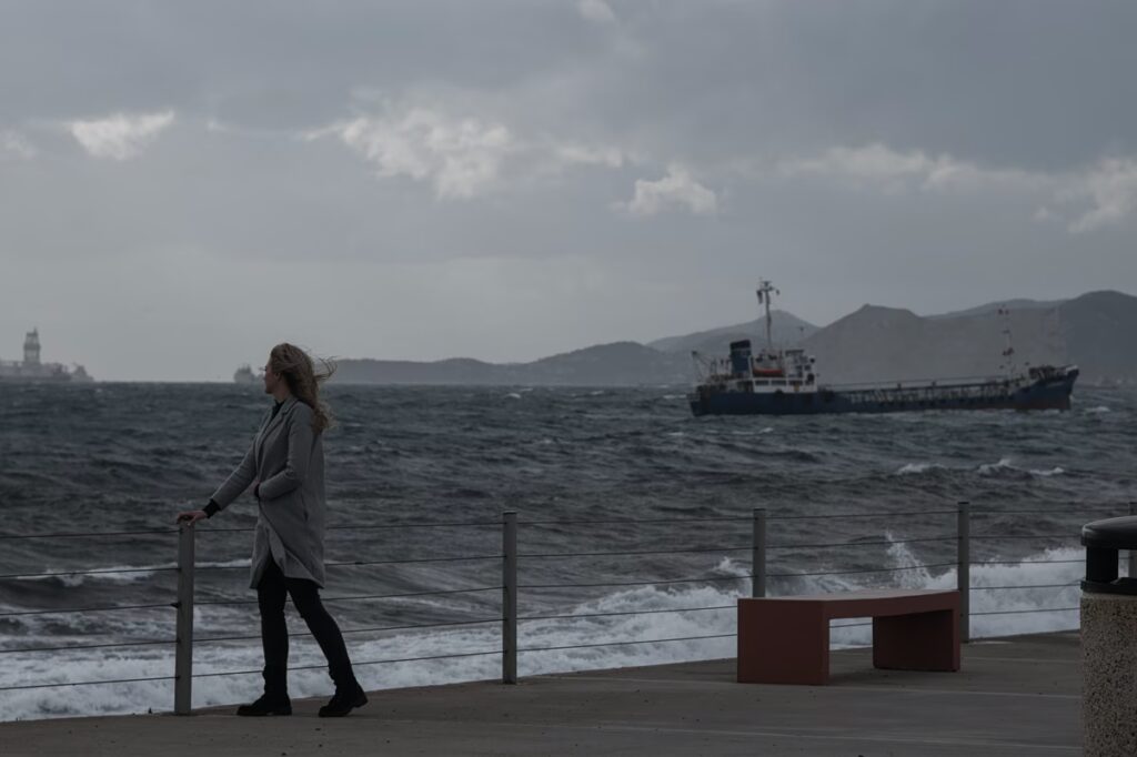 Θυελλώδεις άνεμοι στο Αιγαίο και καταιγίδες σε αρκετές περιοχές – Η πρόγνωση του καιρού