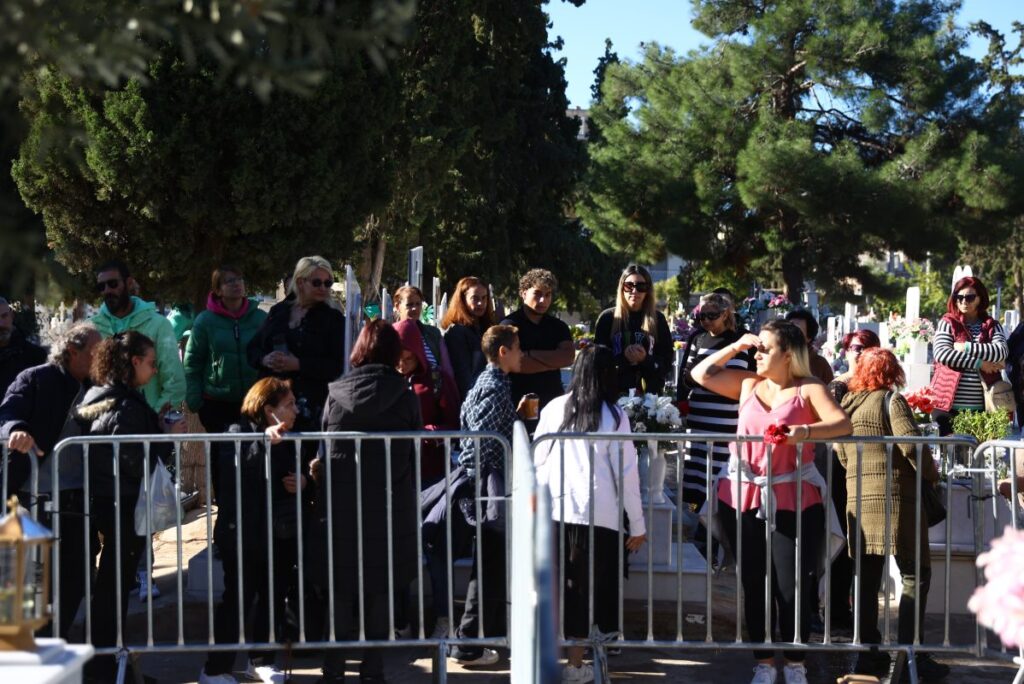 Γιώργος Μαζωνάκης: Σε κλίμα βαθιάς συγκίνησης το 40ημερο μνημόσυνο στη Νίκαια – ΕΙΚΟΝΕΣ