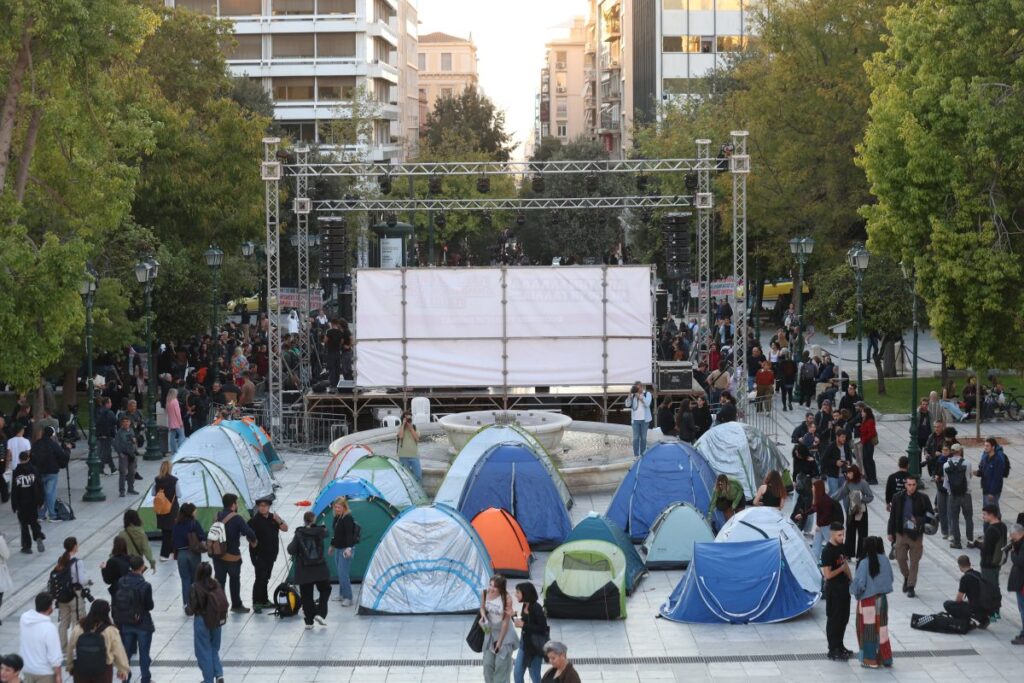 Συγκέντρωση φοιτητών στο Σύνταγμα για τη στέγαση και το κόστος σπουδών – ΒΙΝΤΕΟ