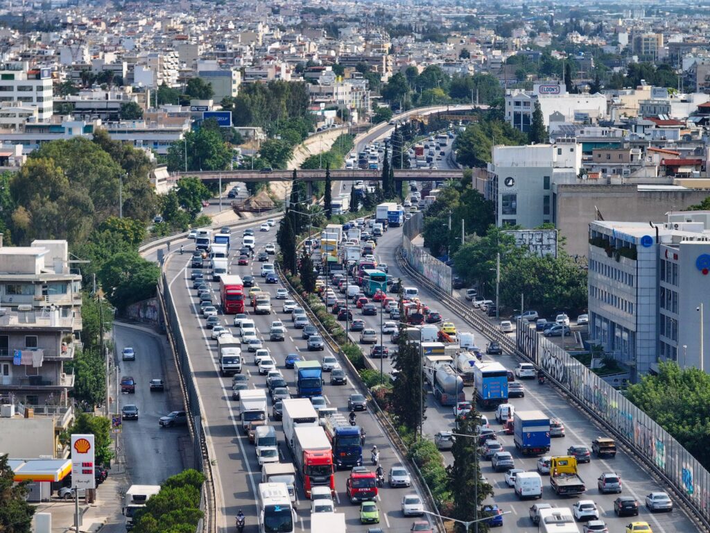 Κίνηση: Στο «κόκκινο» Κηφισός και Αλεξάνδρας – Πού αλλού υπάρχουν προβλήματα
