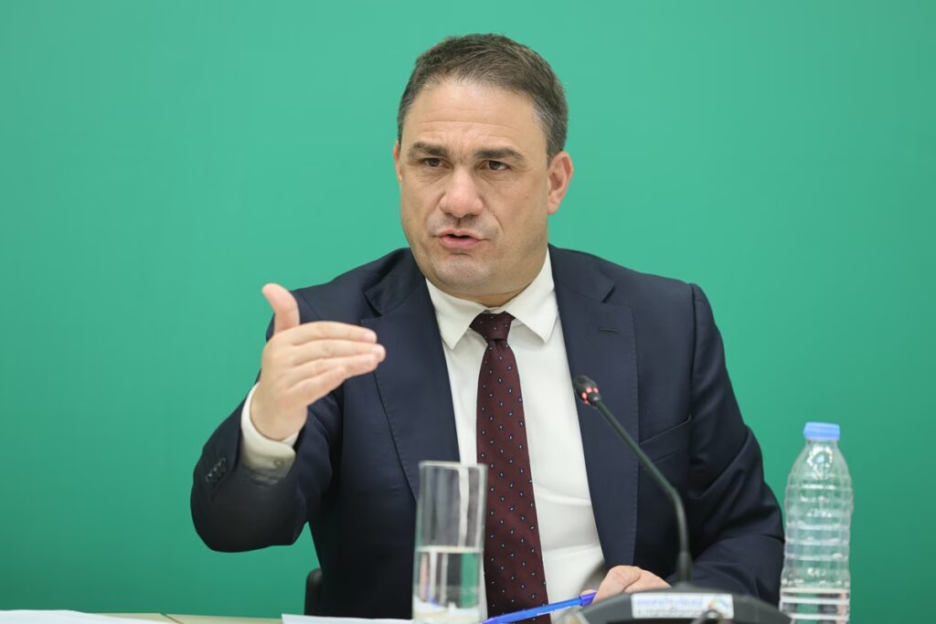 Τσουκαλάς: Η κυβέρνηση δεν θέλει να δώσει λύση στο ιδιωτικό χρέος, θέλει να εξαπατήσει