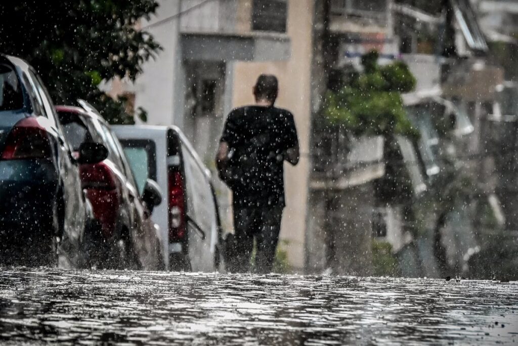 Αλλάζει το σκηνικό του καιρού: Βροχές, καταιγίδες και αισθητή πτώση της θερμοκρασίας – Πότε θα χτυπήσει την Αττική