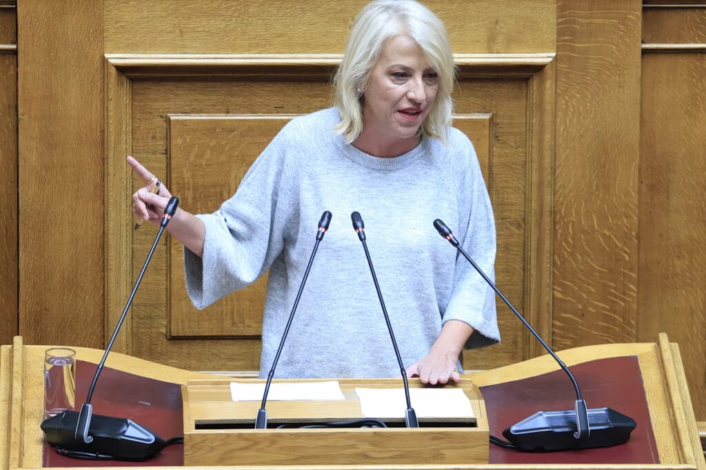 Δούρου: Το «panic button» δεν αρκεί για να προστατέψει τις γυναίκες – Η κυβέρνηση αγνοεί θεσμικά εργαλεία