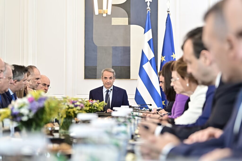Αντιπολιτευτικά πυρά για τη «λειψή» ρύθμιση των 120 δόσεων – «Η ΝΔ έχει αποκολληθεί από την κοινωνία»