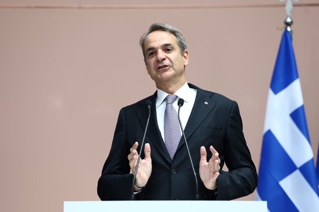 Μητσοτάκης: Διαφημίζει τα μέτρα-ψίχουλα για την «εισαγόμενη» ακρίβεια και καμαρώνει για την επιστολή στην Κομισιόν