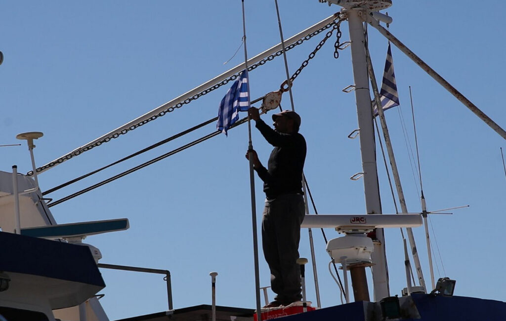 Γέμισε με ψαρότρατες το λιμάνι του Πειραιά: Κλιμακώνεται η διαμαρτυρία των αλιέων για την κατάσταση στον κλάδο