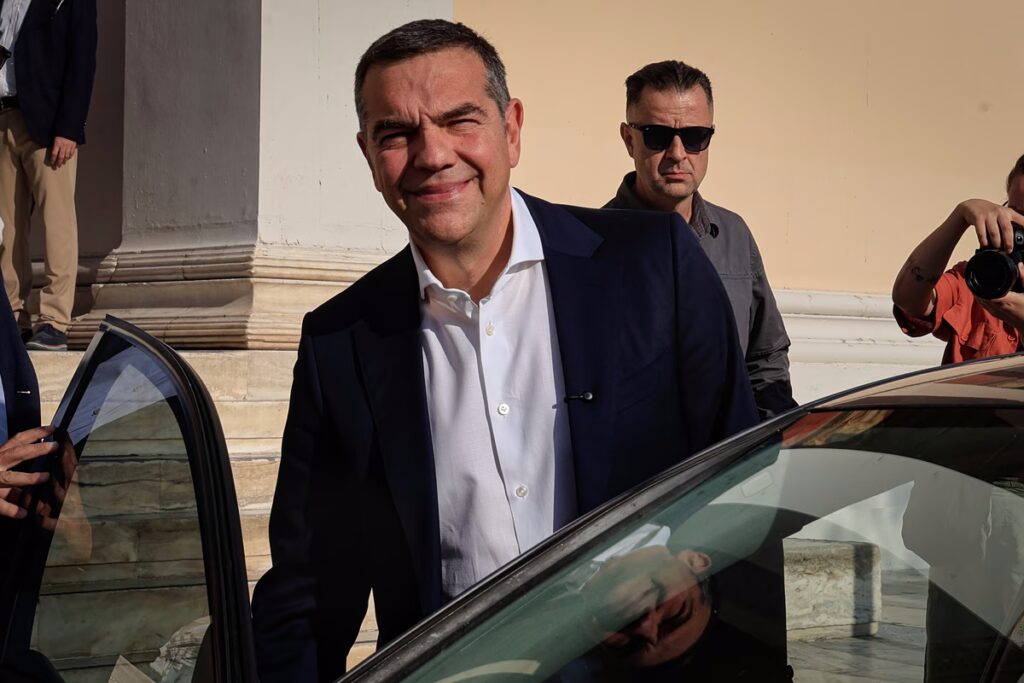 Τσίπρας: Βγάζει αριστερό φλας – Προσπερνά… τον Ανδρουλάκη, το στοίχημα της επαρχίας
