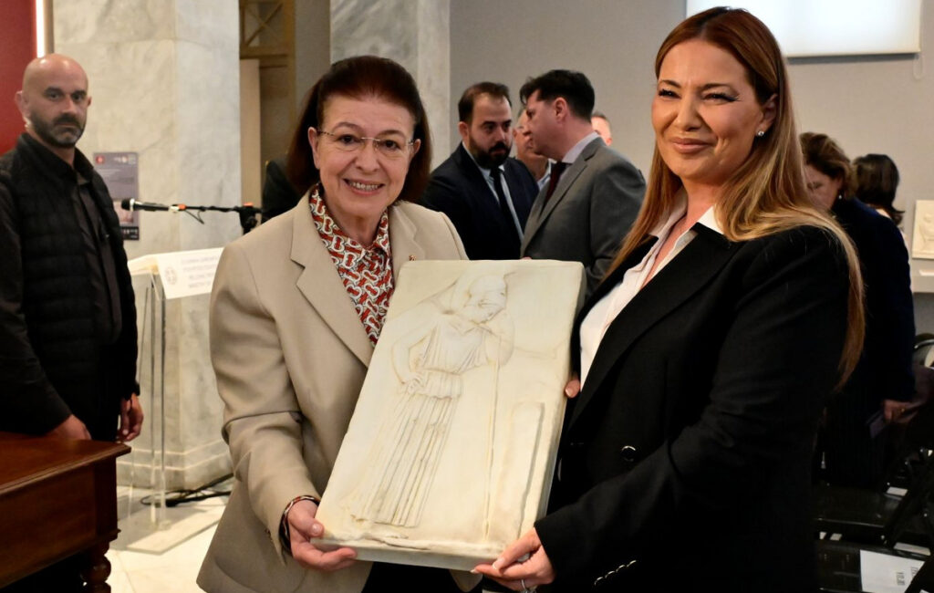 Επέστρεψαν στην Ελλάδα 22 αρχαιότητες από το Ισραήλ – Μενδώνη: «Θεμελιώδης ευθύνη η προστασία της πολιτιστικής κληρονομιάς»