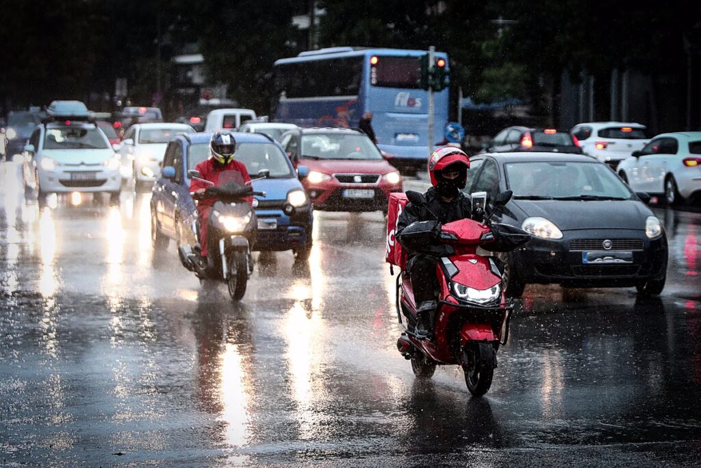 Καιρός: Έρχεται πτώση της θερμοκρασίας και ισχυρά φαινόμενα – Πότε αναμένονται και πού χρειάζεται προσοχή