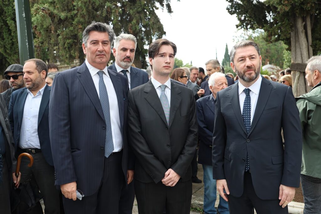 Συγκίνηση στο μνημόσυνο της Φώφης Γεννηματά – «Μας λείπει το ήθος, η ανθρωπιά, η αξιοπρέπειά της», είπε ο Ανδρουλάκης