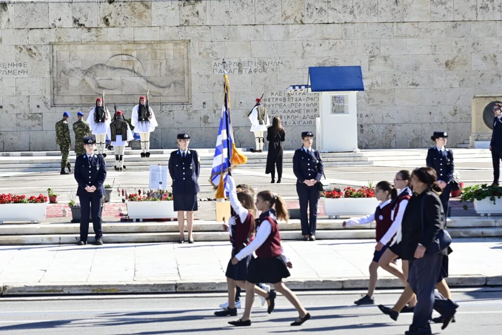 28η Οκτωβρίου: Ολοκληρώθηκε η μαθητική παρέλαση στην Αθήνα για την εθνική επέτειο – Δείτε φωτογραφίες