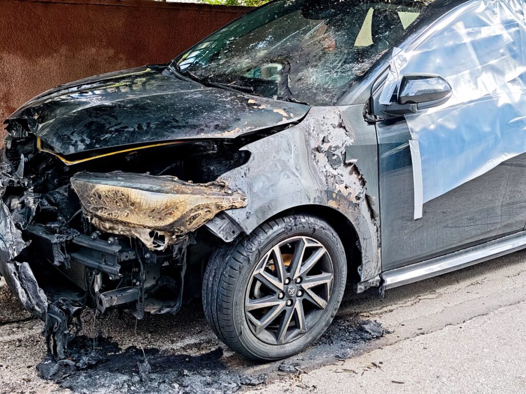 Να τεθεί σε διαθεσιμότητα ο αξιωματικός του Π.Ν. μετά τις εμπρηστικές επιθέσεις σε σπίτι και αυτοκίνητα, ζήτησε ο Δένδιας
