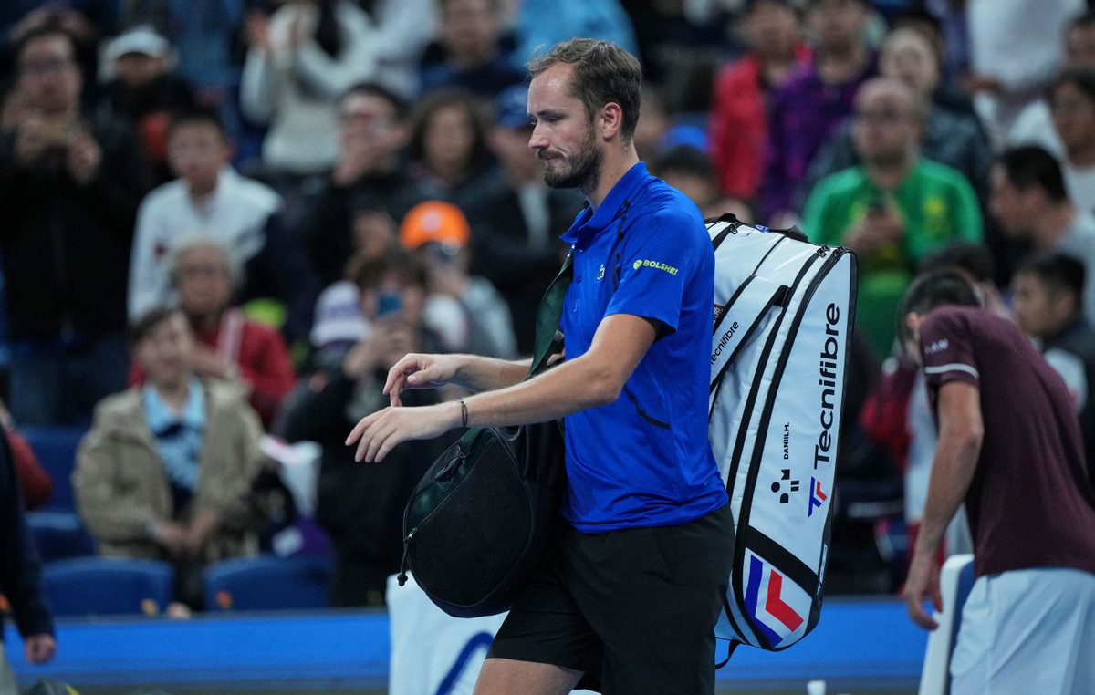 China Open: Αποβλήθηκε ο Μεντβέτεφ για ασέβεια στον Τζόκοβιτς