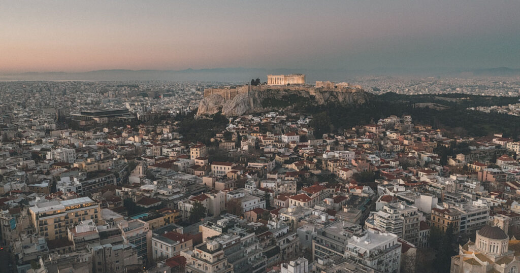 FT: Η Ελλάδα προσελκύει εύπορους ξένους με φορολογικά κίνητρα – Στο επίκεντρο η Αθηναϊκή Ριβιέρα