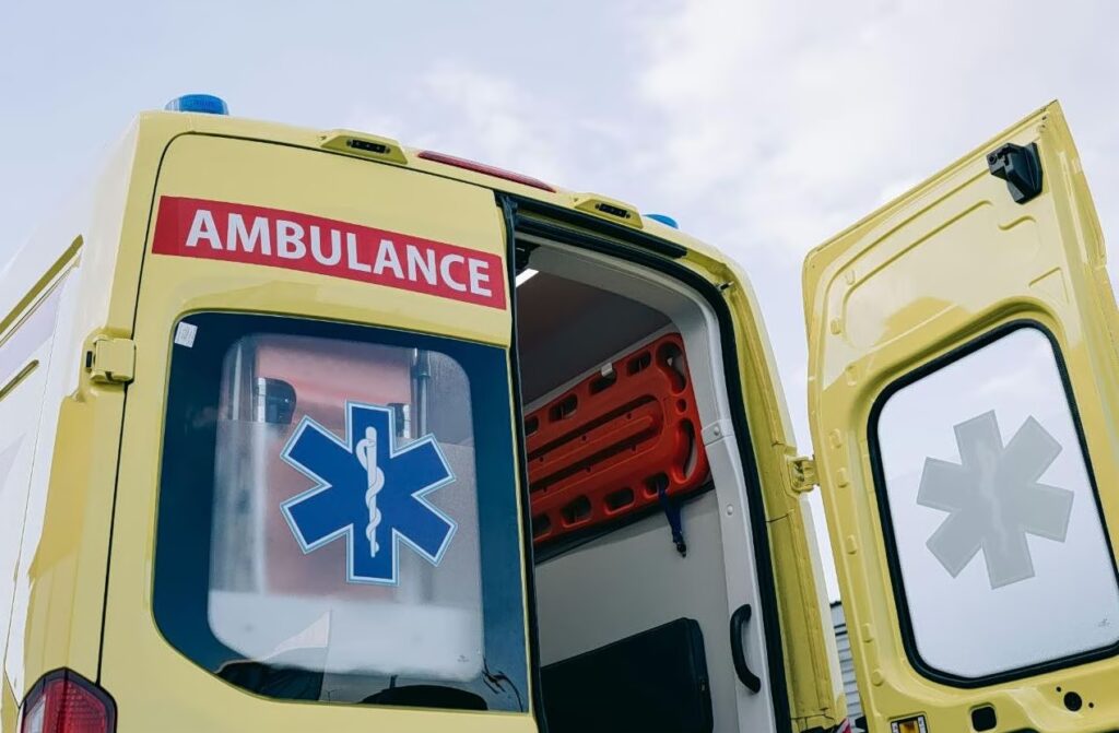 Τραγωδία στη Θηβών: Κατέληξαν οι δύο τραυματίες μετά το τροχαίο με μηχανή