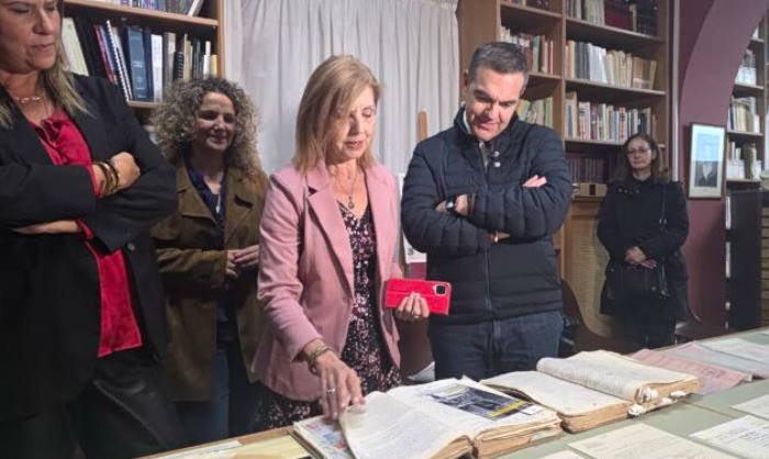 «Η ΕΛΑΣ πήγε να τιμήσει τον ΕΛΑΣ» – Επίσκεψη Τσίπρα στα Αρχεία του Κράτους στη Μαγνησία