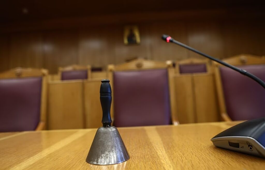 Ρόδος: Στο εδώλιο 48χρονος – Έστειλε 30 γυμνές φωτογραφίες της πρώην συντρόφου του στην αδελφή της