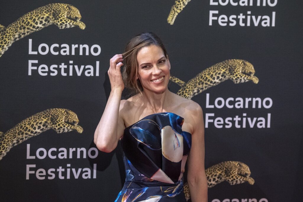 Hilary Swank: Πώς κράτησε κρυφή την εγκυμοσύνη της έως το τρίτο τρίμηνο