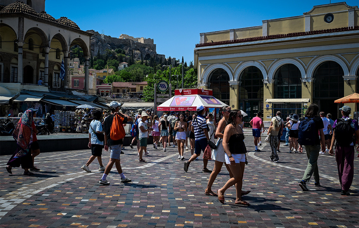 Η Ελλάδα στις πρώτες επιλογές των Γάλλων – Πώς οι ταραχές επηρεάζουν τις ταξιδιωτικές κρατήσεις