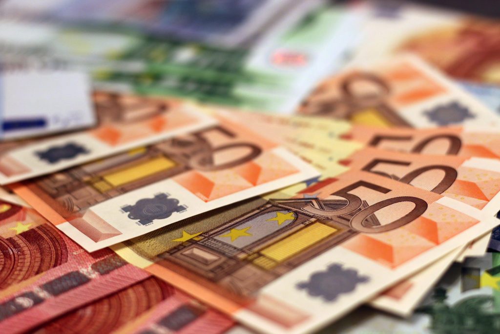 Επίδομα 400 ευρώ για 2,3 εκατ. συνταξιούχους: Πότε καταβάλλεται – Ποιοι το δικαιούνται και ποιοι μένουν εκτός