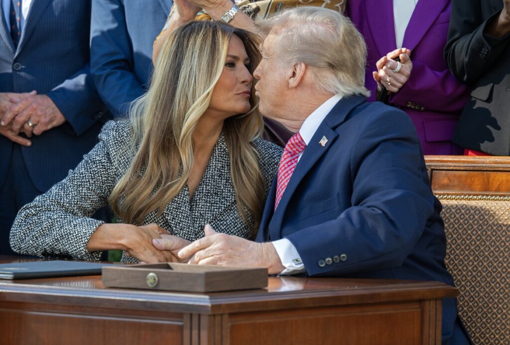 Donald Trump: Το προσβλητικό σχόλιο στη Melania και η ειρωνική απάντησή της