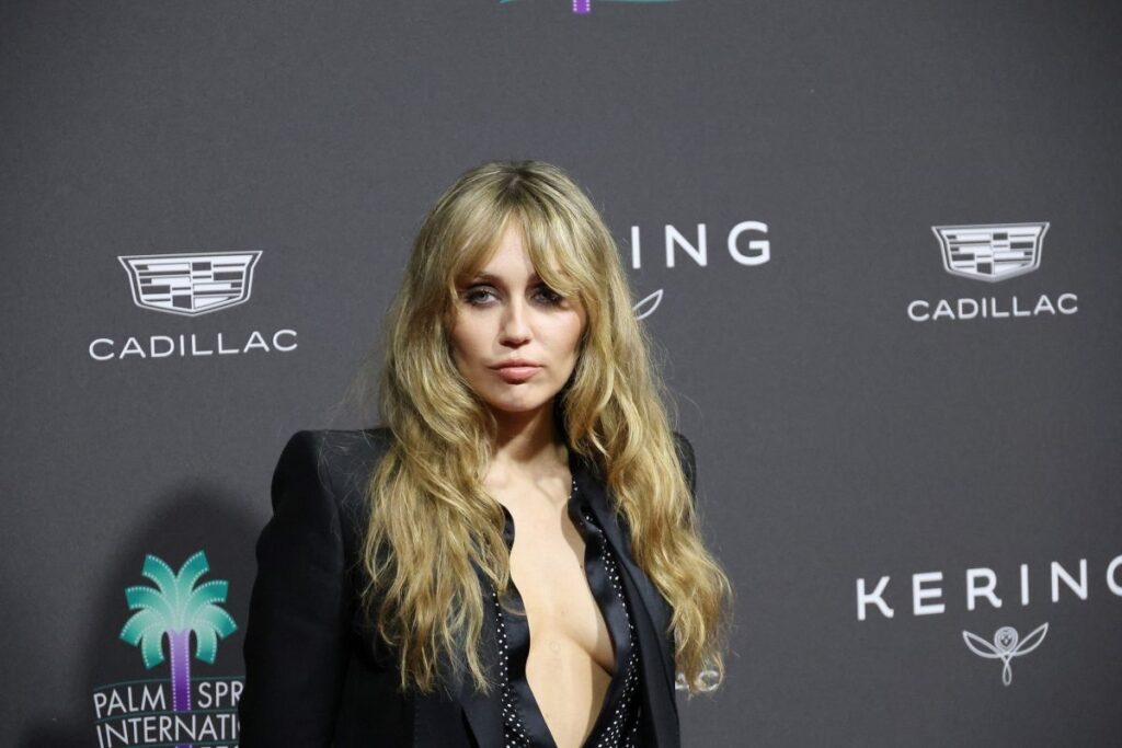 Miley: Από το Νο. 1… σε ιστορική πτώση στα charts του Billboard