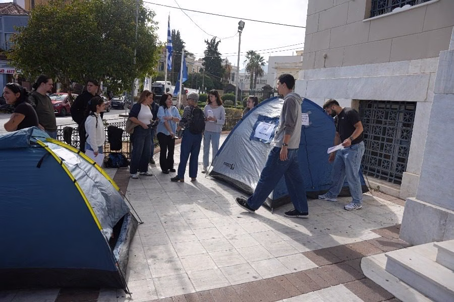 Φοιτητές και φοιτήτριες υπό την απειλή της αστεγίας: Ποιος λογοδοτεί;