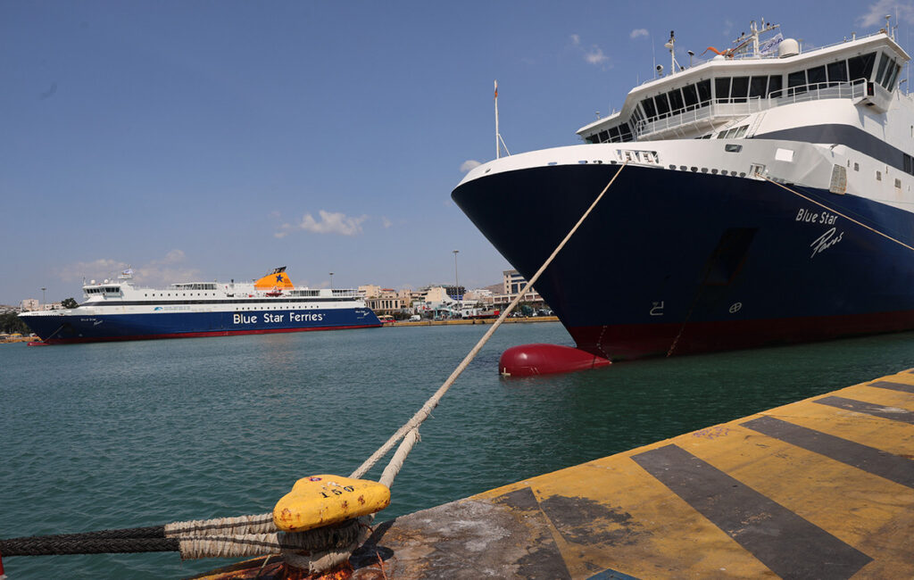 Κανονικά τα δρομολόγια από Πειραιά και Ραφήνα – Παραμένει το απαγορευτικό για το λιμάνι του Λαυρίου