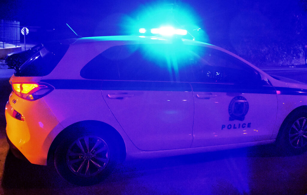 Γλυφάδα: Αυτοκίνητο με δύο επιβάτες έπεσε στη θάλασσα – Κατάφεραν να βγουν μόνοι τους στη στεριά