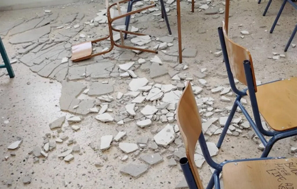 Σε κατασκευαστική κακοτεχνία οφείλεται η πτώση σοβά που τραυμάτισε μαθητή στο Γυμνάσιο Βασιλικών – Θα λειτουργήσει τη Δευτέρα το σχολείο
