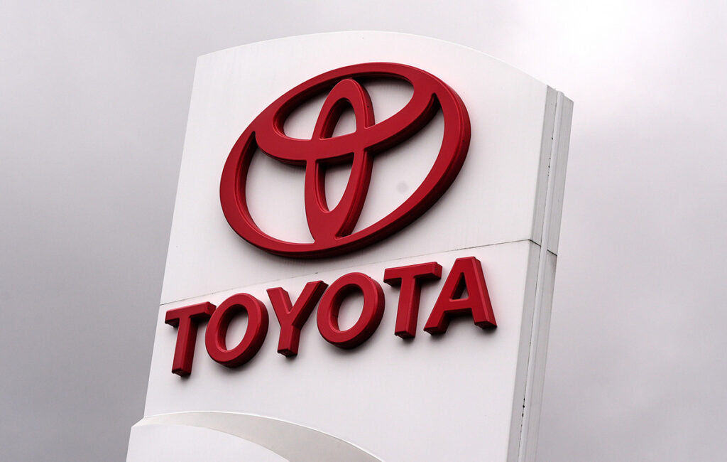 Πτώση στις πωλήσεις της Toyota τον Σεπτέμβριο, παρά την πρωτιά στην παγκόσμια αγορά