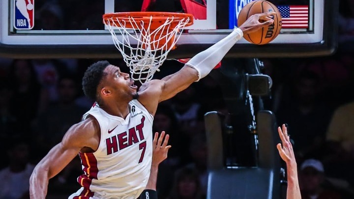 Ασταμάτητος Αντετοκούνμπο: «Άγγιξε» το triple-double στη νίκη των Χιτ – ΒΙΝΤΕΟ