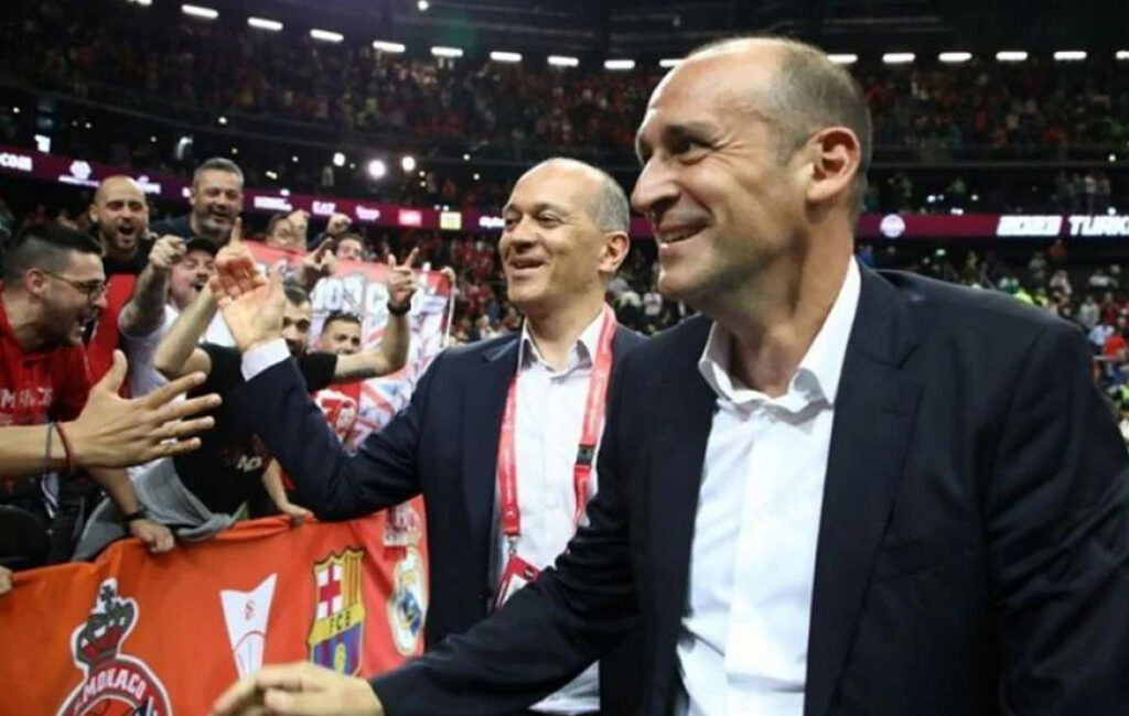 Ολυμπιακός κατά Γιαννακόπουλου: «Αν επιστραφούν τα πραγματικά κλεμμένα, η τροπαιοθήκη και το τραπεζάκι στο Σούνιο θα γεμίσουν αράχνες αντί για τρόπαια»