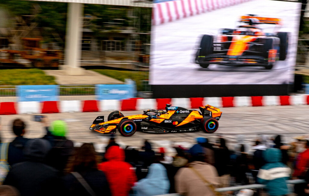 Από τη Fan Zone στο showrun του Allwyn x McLaren Racing: Live in Athens