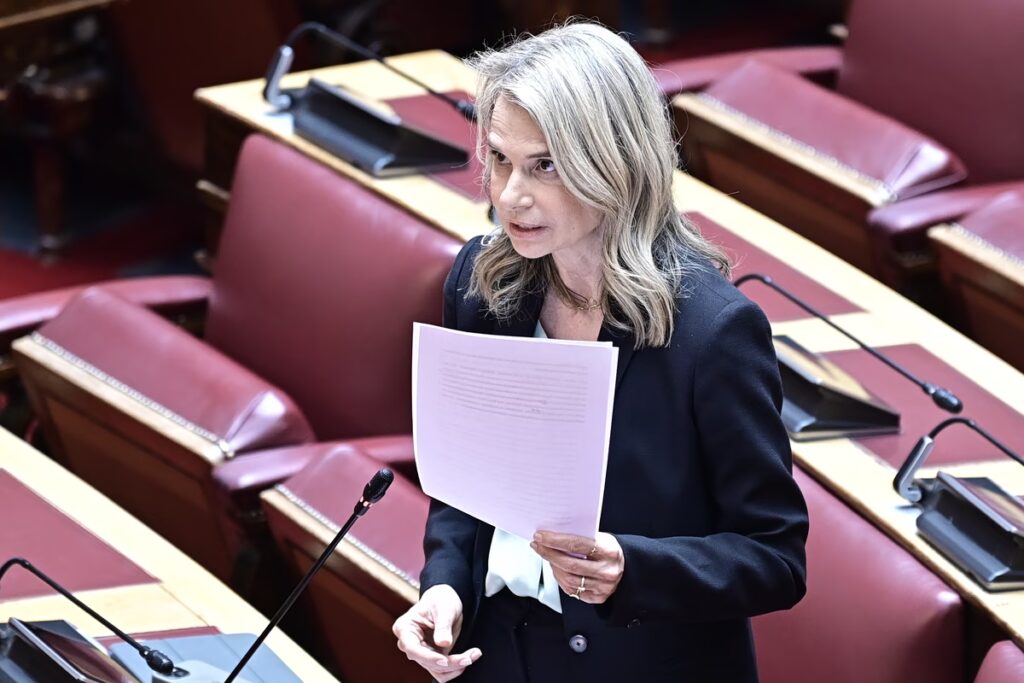 Μ. Αποστολάκη: Κυβερνητική ανοχή στις τράπεζες να συνεχίσουν τον αποκλεισμό των πολιτών από καταστήματα και ATM
