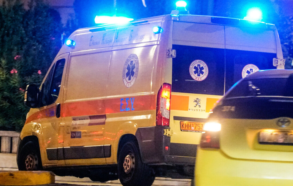 Σε σοβαρή κατάσταση δύο άτομα μετά από τροχαίο με μοτοσικλέτα στη Λεωφόρο Θηβών