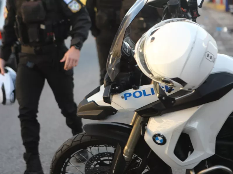 Συνελήφθη 31χρονος που επιτέθηκε σε 50χρονη και της άρπαξε αλυσίδα λαιμού στον Άγιο Παντελεήμονα