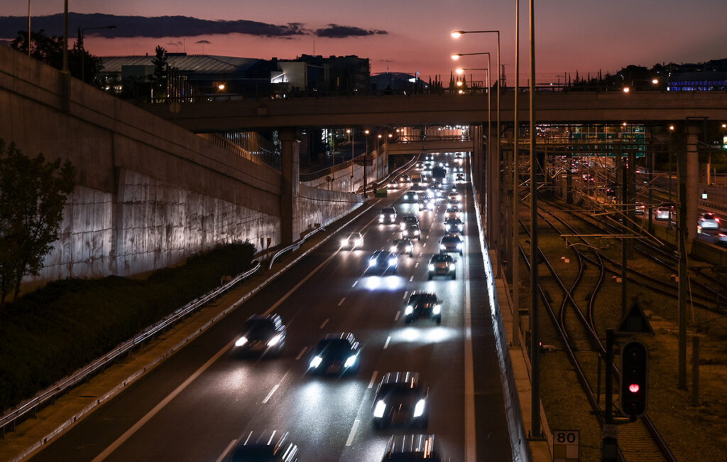 ΓΕΚ ΤΕΡΝΑ: Πάνω από 291.000 διελεύσεις την ημέρα στην Αττική Οδό – Η εικόνα στους αυτοκινητοδρόμους