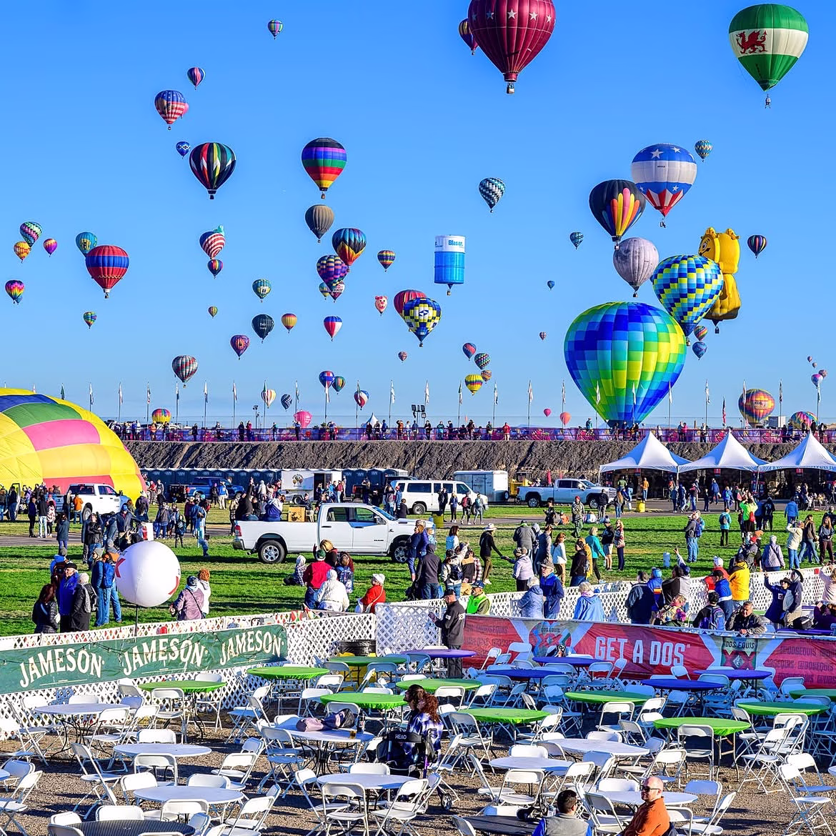 Balloon Fiesta: Το μεγαλύτερο υπερθέαμα αερόστατων στον κόσμο – Όταν ο ουρανός γίνεται καμβάς